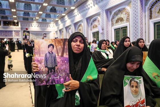 گزارش تصویری | بزرگداشت شهدای مدرسه شجره طیبه میناب در حرم مطهر رضوی