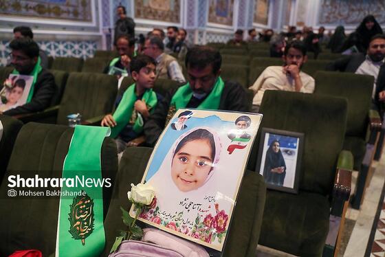 گزارش تصویری | بزرگداشت شهدای مدرسه شجره طیبه میناب در حرم مطهر رضوی