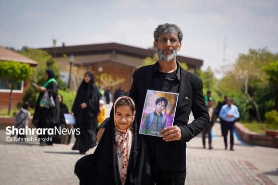 گزارش تصویری | حضور خانواده شهدای مدرسه «شجره طیبه» میناب در باغ خاتون مشهد