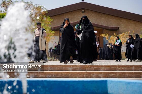 گزارش تصویری | حضور خانواده شهدای مدرسه «شجره طیبه» میناب در باغ خاتون مشهد