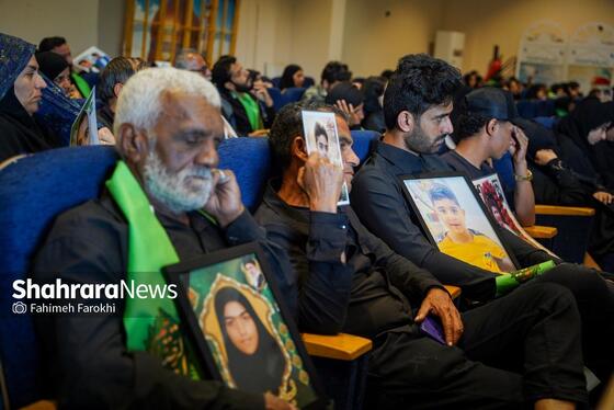 گزارش تصویری | حضور خانواده شهدای مدرسه «شجره طیبه» میناب در باغ خاتون مشهد