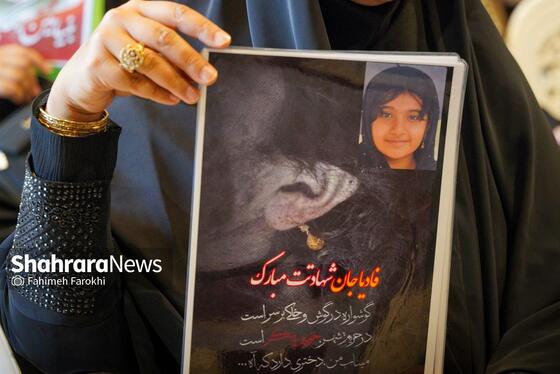 گزارش تصویری | حضور خانواده شهدای مدرسه «شجره طیبه» میناب در باغ خاتون مشهد