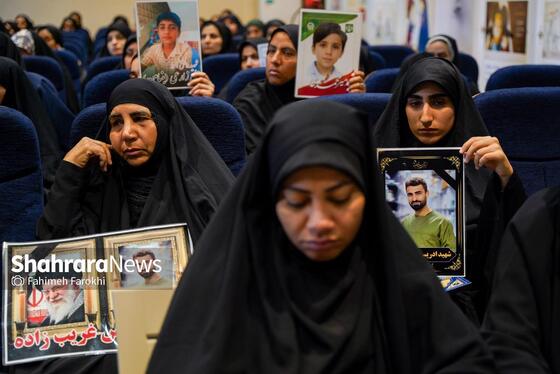 گزارش تصویری | حضور خانواده شهدای مدرسه «شجره طیبه» میناب در باغ خاتون مشهد