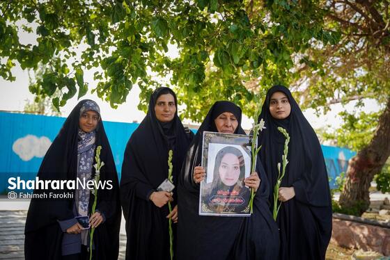گزارش تصویری | حضور خانواده شهدای مدرسه «شجره طیبه» میناب در باغ خاتون مشهد