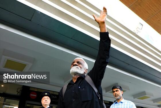 گزارش تصویری | بدرقه خانواده شهدای مدرسه «شجره طیبه» میناب در ایستگاه راه‌آهن مشهد