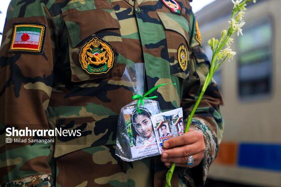 گزارش تصویری | بدرقه خانواده شهدای مدرسه «شجره طیبه» میناب در ایستگاه راه‌آهن مشهد