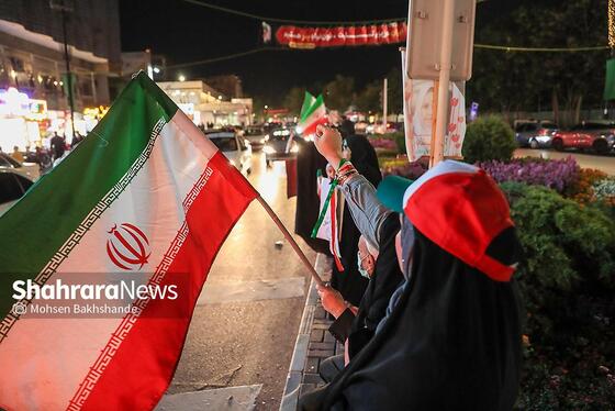 گزارش تصویری | پنجاه‌وششمین شب حضور حماسی مردم مشهد در سنگر خیابان