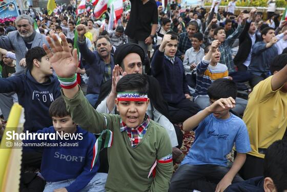 گزارش تصویری | اجتماع بزرگ «مشت‌های گره‌کرده» در حرم مطهر رضوی