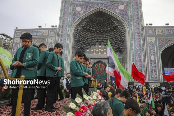گزارش تصویری | اجتماع بزرگ «مشت‌های گره‌کرده» در حرم مطهر رضوی