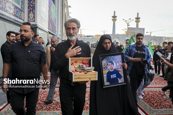 گزارش تصویری | اجتماع بزرگ «مشت‌های گره‌کرده» در حرم مطهر رضوی