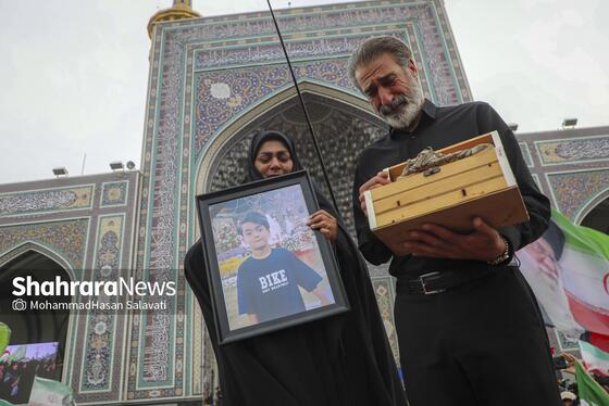 گزارش تصویری | اجتماع بزرگ «مشت‌های گره‌کرده» در حرم مطهر رضوی