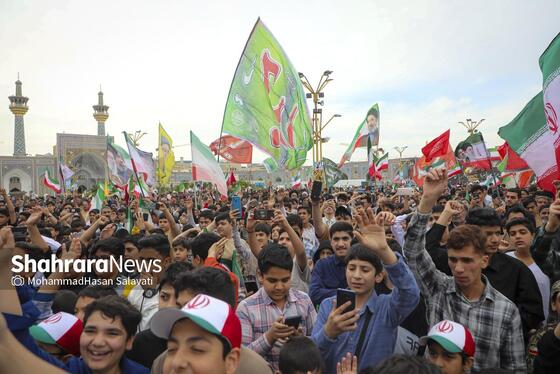گزارش تصویری | اجتماع بزرگ «مشت‌های گره‌کرده» در حرم مطهر رضوی