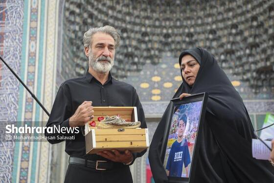 گزارش تصویری | اجتماع بزرگ «مشت‌های گره‌کرده» در حرم مطهر رضوی