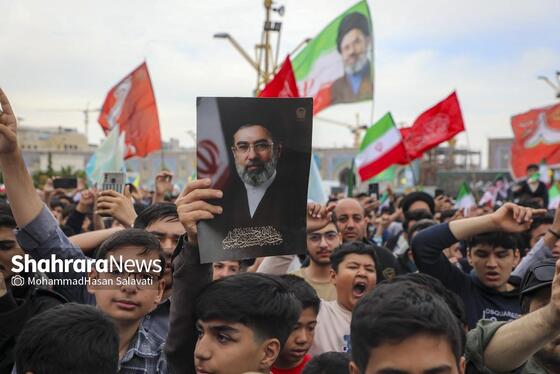 گزارش تصویری | اجتماع بزرگ «مشت‌های گره‌کرده» در حرم مطهر رضوی