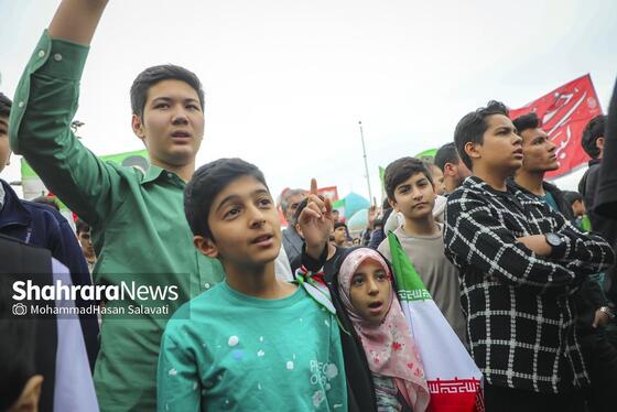 گزارش تصویری | اجتماع بزرگ «مشت‌های گره‌کرده» در حرم مطهر رضوی