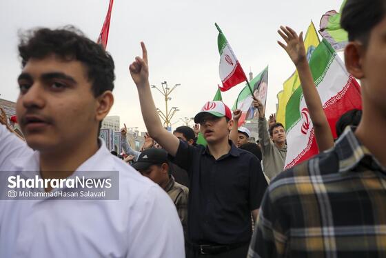 گزارش تصویری | اجتماع بزرگ «مشت‌های گره‌کرده» در حرم مطهر رضوی