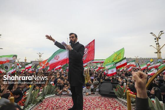 گزارش تصویری | اجتماع بزرگ «مشت‌های گره‌کرده» در حرم مطهر رضوی