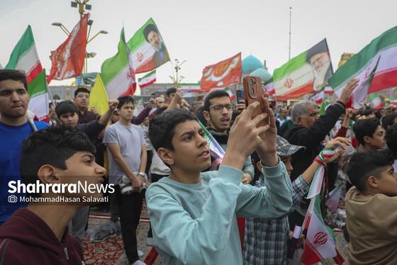 گزارش تصویری | اجتماع بزرگ «مشت‌های گره‌کرده» در حرم مطهر رضوی