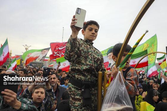 گزارش تصویری | اجتماع بزرگ «مشت‌های گره‌کرده» در حرم مطهر رضوی