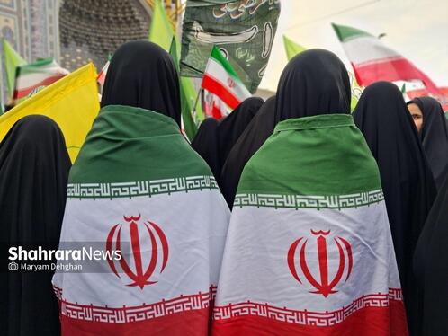 مهر وطن بر قلب | حضور پرشور دختران مشهدی در اجتماع بزرگ «مشت‌های گره کرده» در حرم مطهر رضوی + فیلم و تصاویر