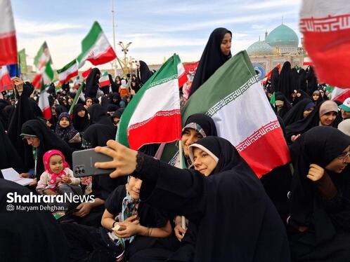 مهر وطن بر قلب | حضور پرشور دختران مشهدی در اجتماع بزرگ «مشت‌های گره کرده» در حرم مطهر رضوی + فیلم و تصاویر