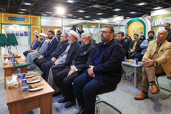 گزارش تصویری | آیین رونمایی از ۷ دستخط رهبر شهید در غباروبی‌های مضجع منور رضوی