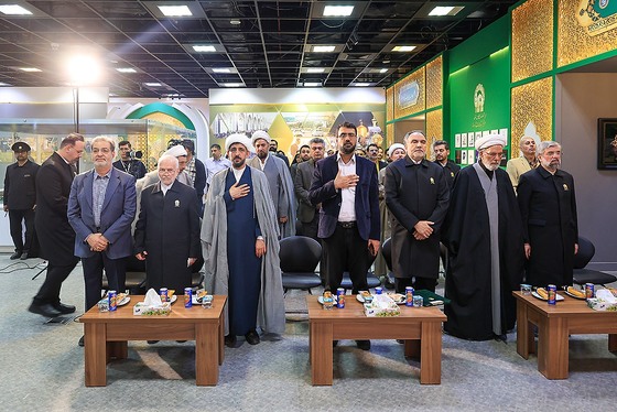 گزارش تصویری | آیین رونمایی از ۷ دستخط رهبر شهید در غباروبی‌های مضجع منور رضوی