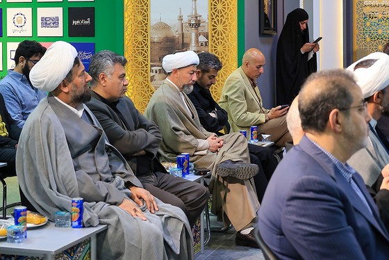 گزارش تصویری | آیین رونمایی از ۷ دستخط رهبر شهید در غباروبی‌های مضجع منور رضوی