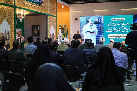 گزارش تصویری | آیین رونمایی از ۷ دستخط رهبر شهید در غباروبی‌های مضجع منور رضوی