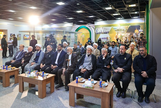 گزارش تصویری | آیین رونمایی از ۷ دستخط رهبر شهید در غباروبی‌های مضجع منور رضوی