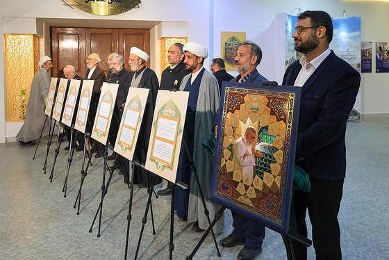 گزارش تصویری | آیین رونمایی از ۷ دستخط رهبر شهید در غباروبی‌های مضجع منور رضوی