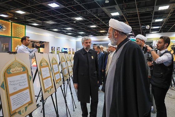گزارش تصویری | آیین رونمایی از ۷ دستخط رهبر شهید در غباروبی‌های مضجع منور رضوی