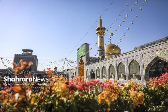 گزارش تصویری | تعویض پرچم گنبد حرم مطهر رضوی در صبح ولادت امام رضا (ع)