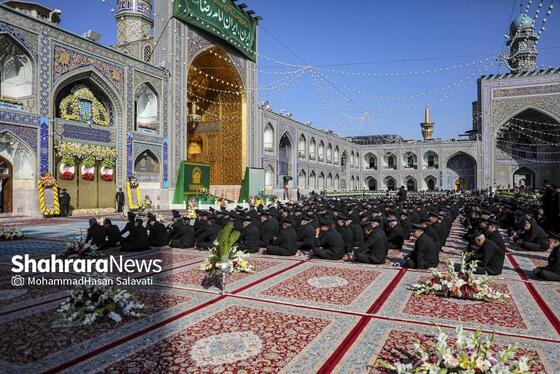 گزارش تصویری | تعویض پرچم گنبد حرم مطهر رضوی در صبح ولادت امام رضا (ع)