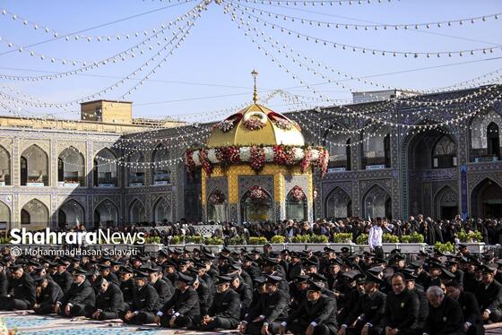 گزارش تصویری | تعویض پرچم گنبد حرم مطهر رضوی در صبح ولادت امام رضا (ع)