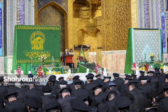 گزارش تصویری | تعویض پرچم گنبد حرم مطهر رضوی در صبح ولادت امام رضا (ع)