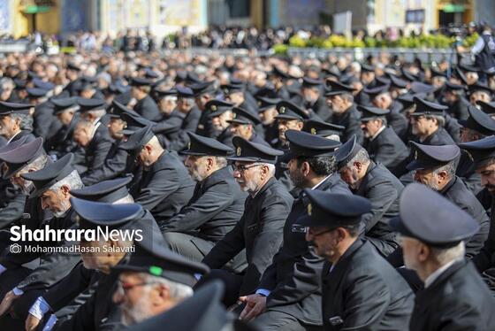 گزارش تصویری | تعویض پرچم گنبد حرم مطهر رضوی در صبح ولادت امام رضا (ع)