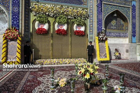 گزارش تصویری | تعویض پرچم گنبد حرم مطهر رضوی در صبح ولادت امام رضا (ع)