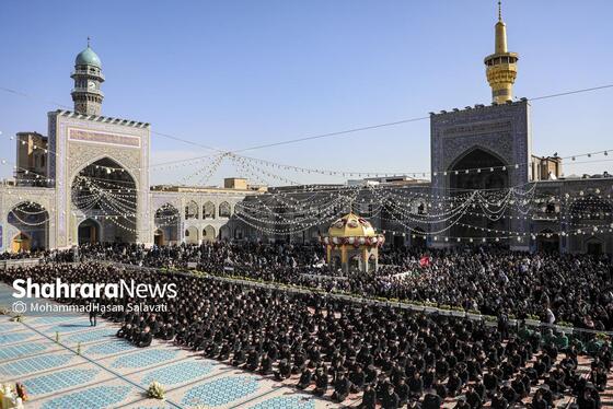 گزارش تصویری | تعویض پرچم گنبد حرم مطهر رضوی در صبح ولادت امام رضا (ع)