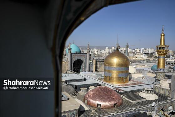 گزارش تصویری | تعویض پرچم گنبد حرم مطهر رضوی در صبح ولادت امام رضا (ع)