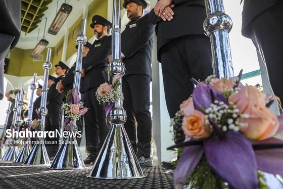 گزارش تصویری | تعویض پرچم گنبد حرم مطهر رضوی در صبح ولادت امام رضا (ع)