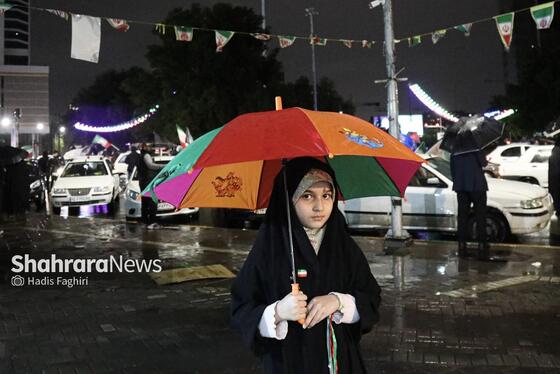 گزارش تصویری | باران رحمت الهی، برکت شصت‌ویکمین شب حضور مردم مشهد در خیابان