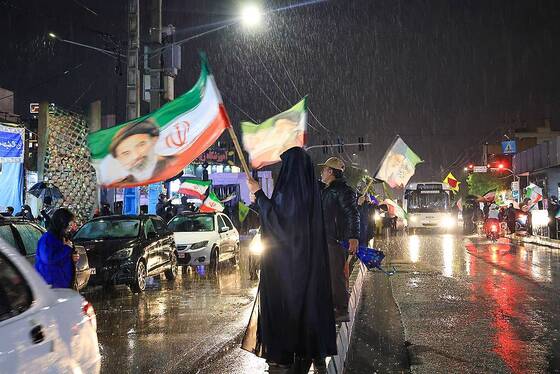 اجتماع باشکوه همبستگی مردم ایران و عراق در چهارراه برق مشهد برگزار شد