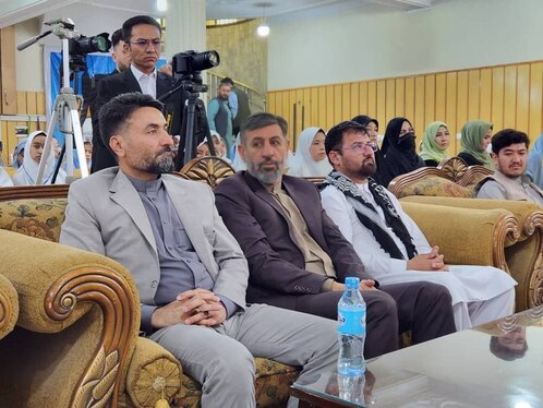 همدلی کودکان افغانستانی در مزار شریف با کودکان شهید میناب + عکس