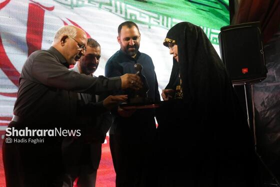 گزارش تصویری | مراسم انتخاب چهره هنری انقلاب اسلامی خراسان رضوی ۱۴۰۴ در مشهد