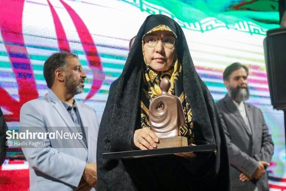 گزارش تصویری | مراسم انتخاب چهره هنری انقلاب اسلامی خراسان رضوی ۱۴۰۴ در مشهد