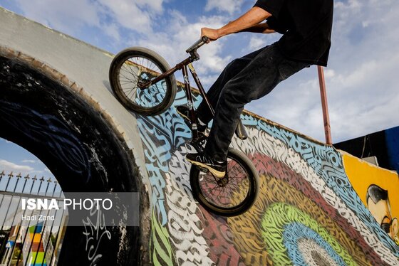 گزارش تصویری | ورزش‌های خیابانی؛ دوچرخه سواری BMX در جنوب تهران