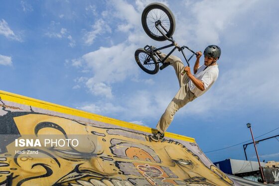 گزارش تصویری | ورزش‌های خیابانی؛ دوچرخه سواری BMX در جنوب تهران