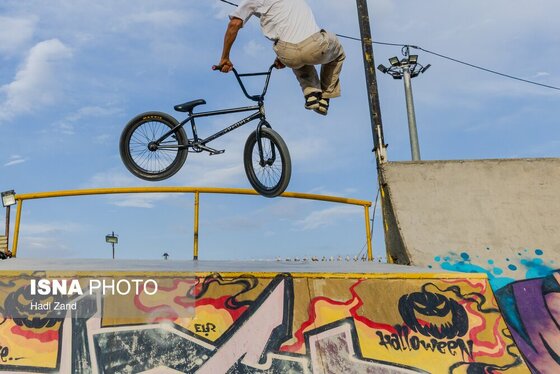 گزارش تصویری | ورزش‌های خیابانی؛ دوچرخه سواری BMX در جنوب تهران