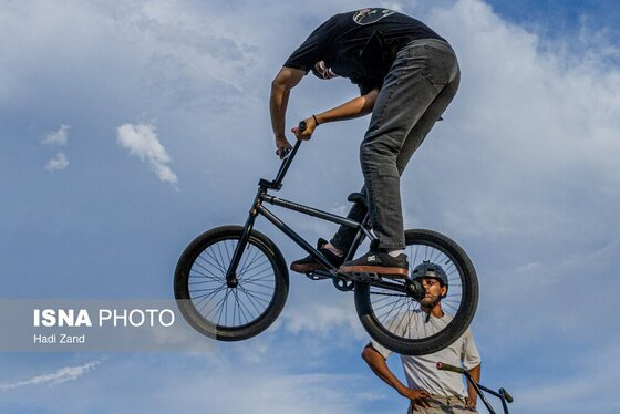 گزارش تصویری | ورزش‌های خیابانی؛ دوچرخه سواری BMX در جنوب تهران